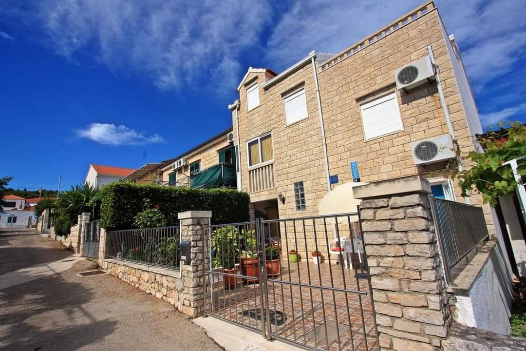 Apartment Samanta Supetar Eksteriør billede